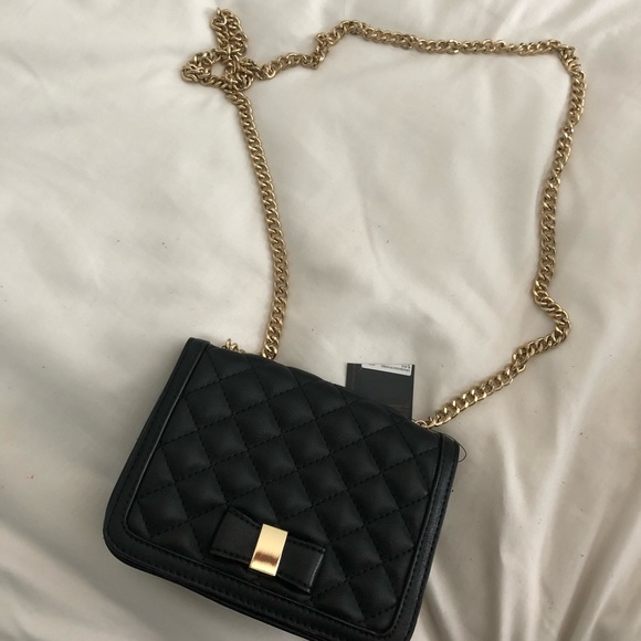 Forever 21 Handbags - Forever21 Small Black Purse With Gold Chain